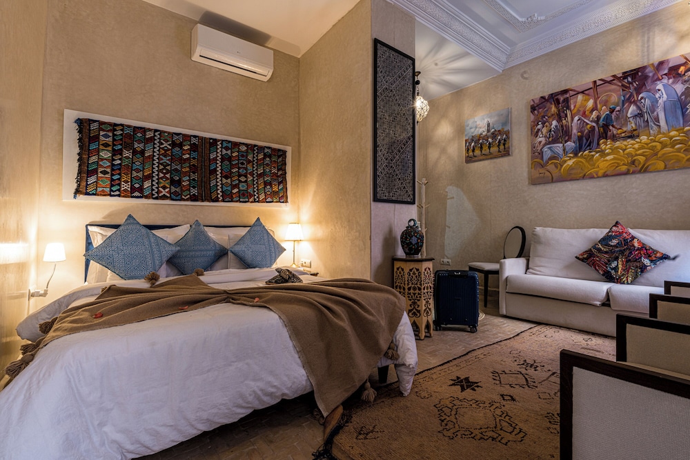1 BEDROOM, SUPERIOR, SUITE