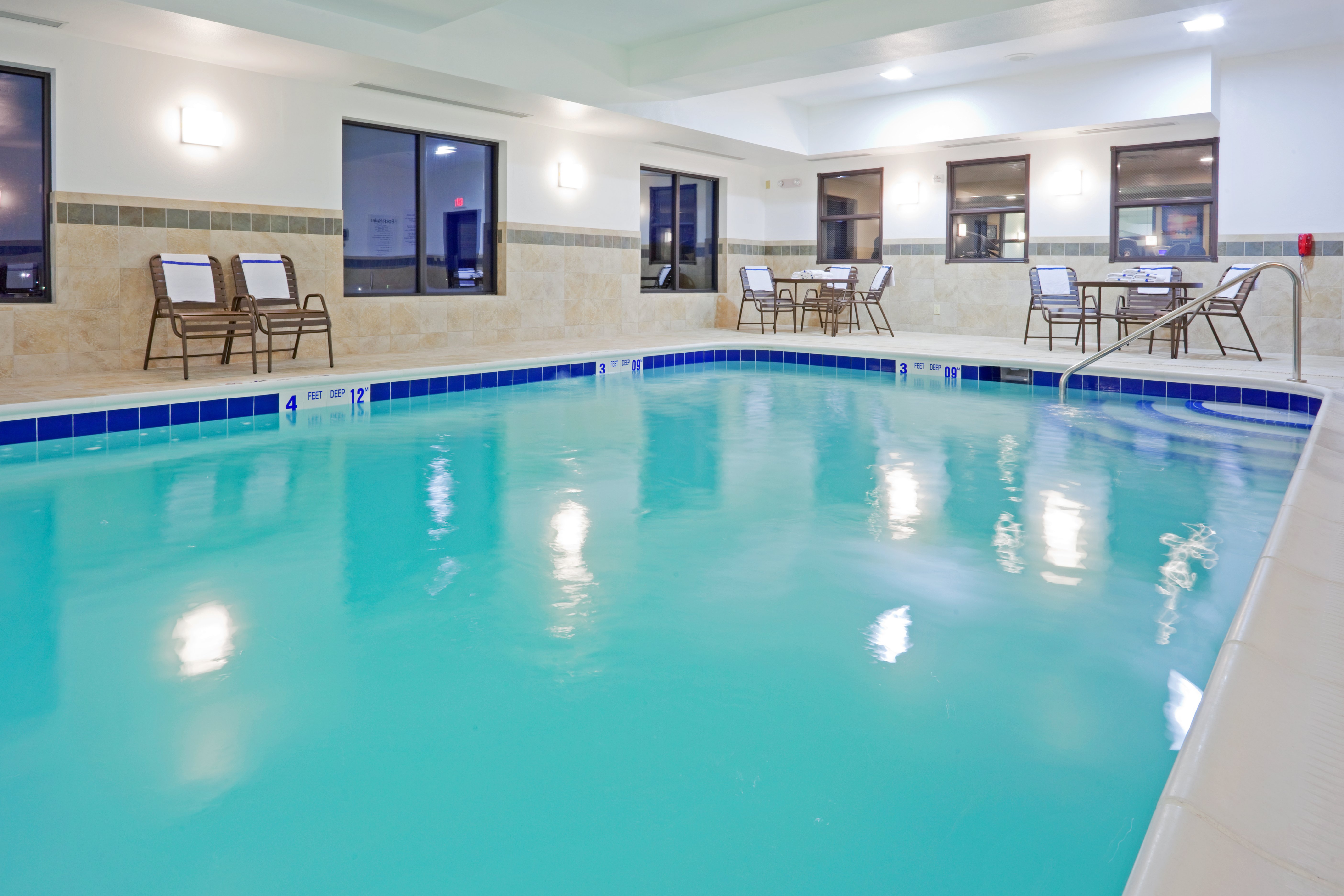 Holiday Inn Express & Suites Syracuse North - Airport Area 32/68