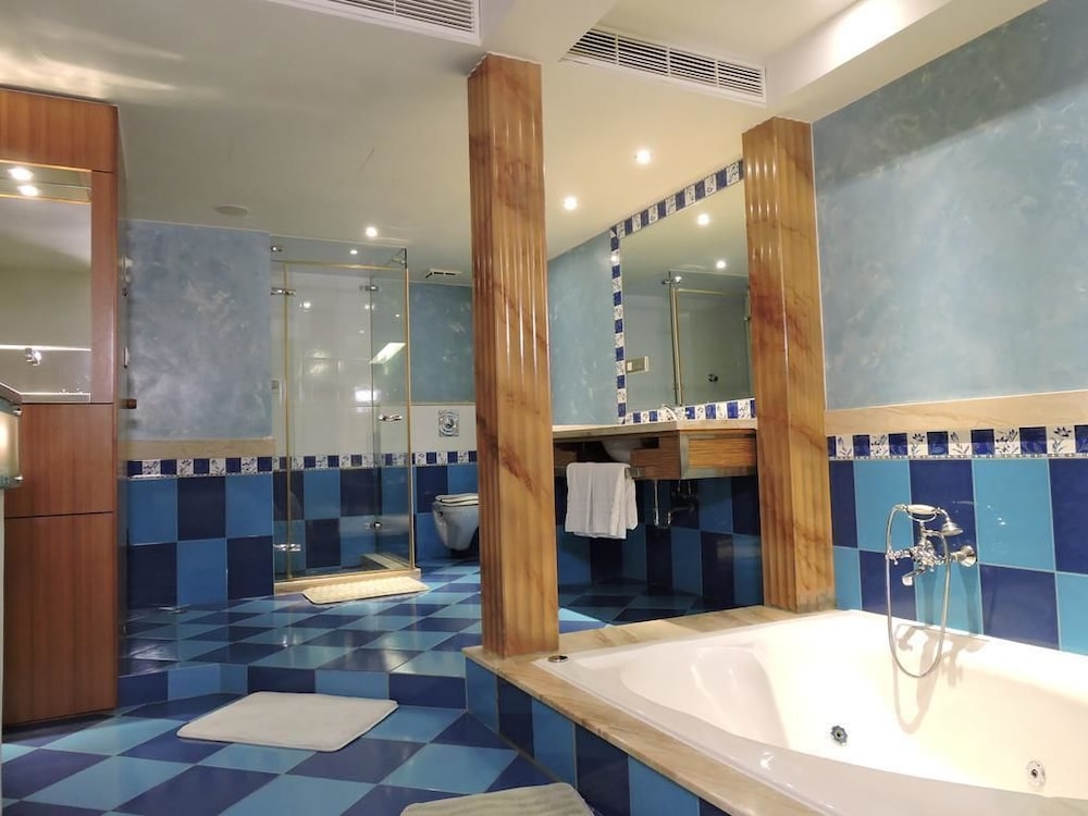 Edinburgh Motel 6/34