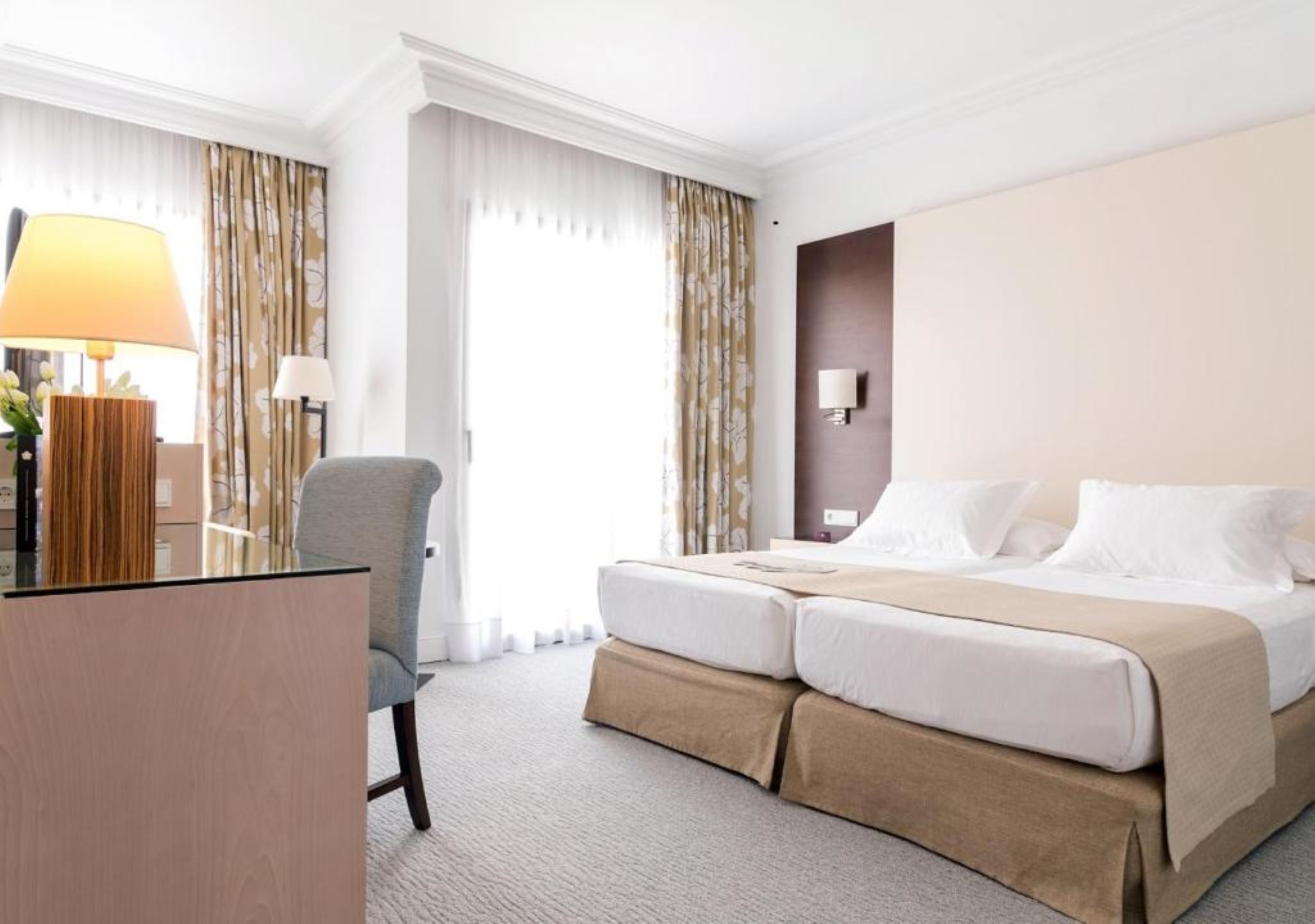 Deluxe, Double Bed