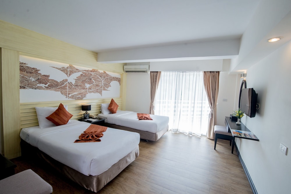 Sea Breeze Jomtien Resort 4/23