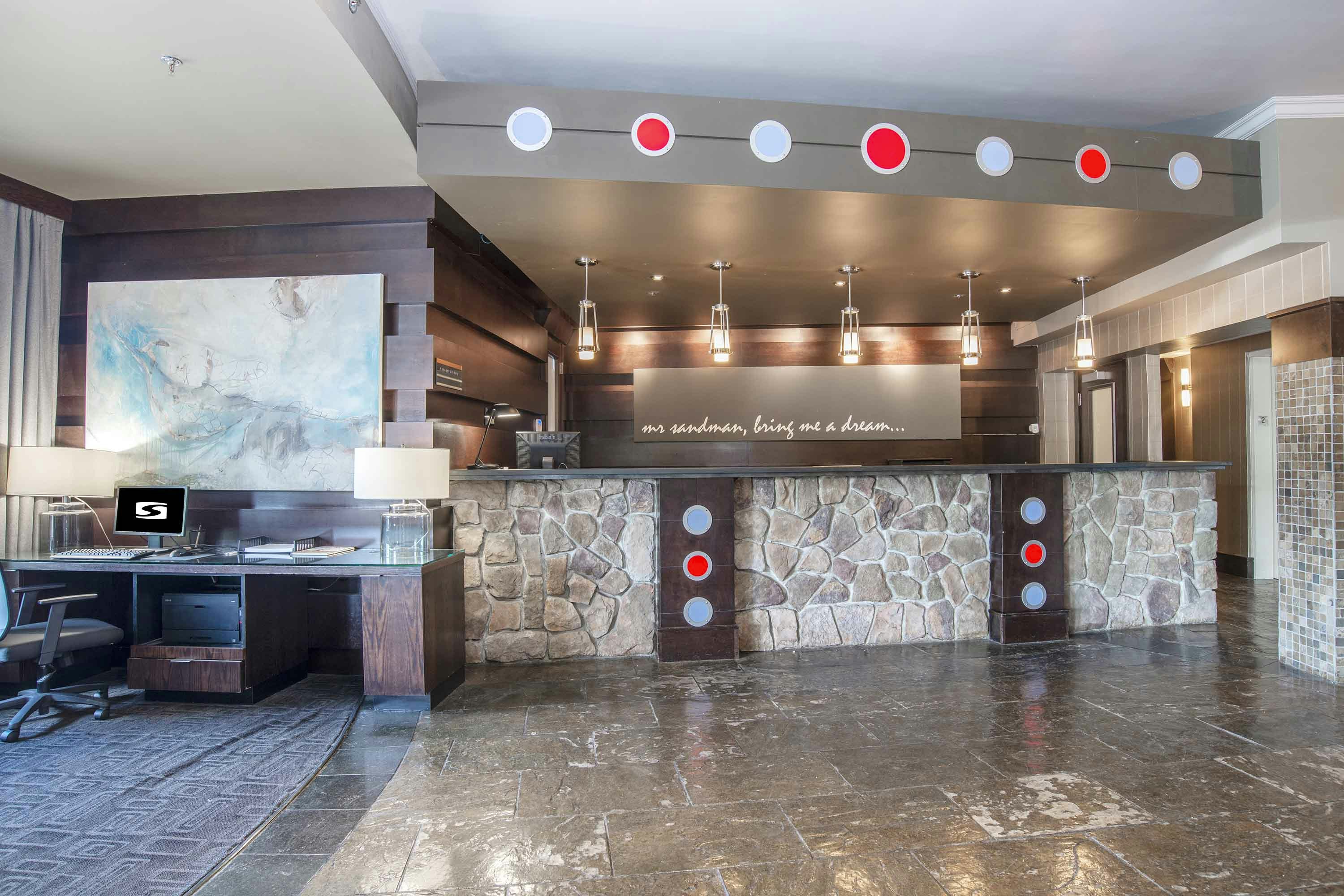 Sandman Hotel Kelowna 12/50