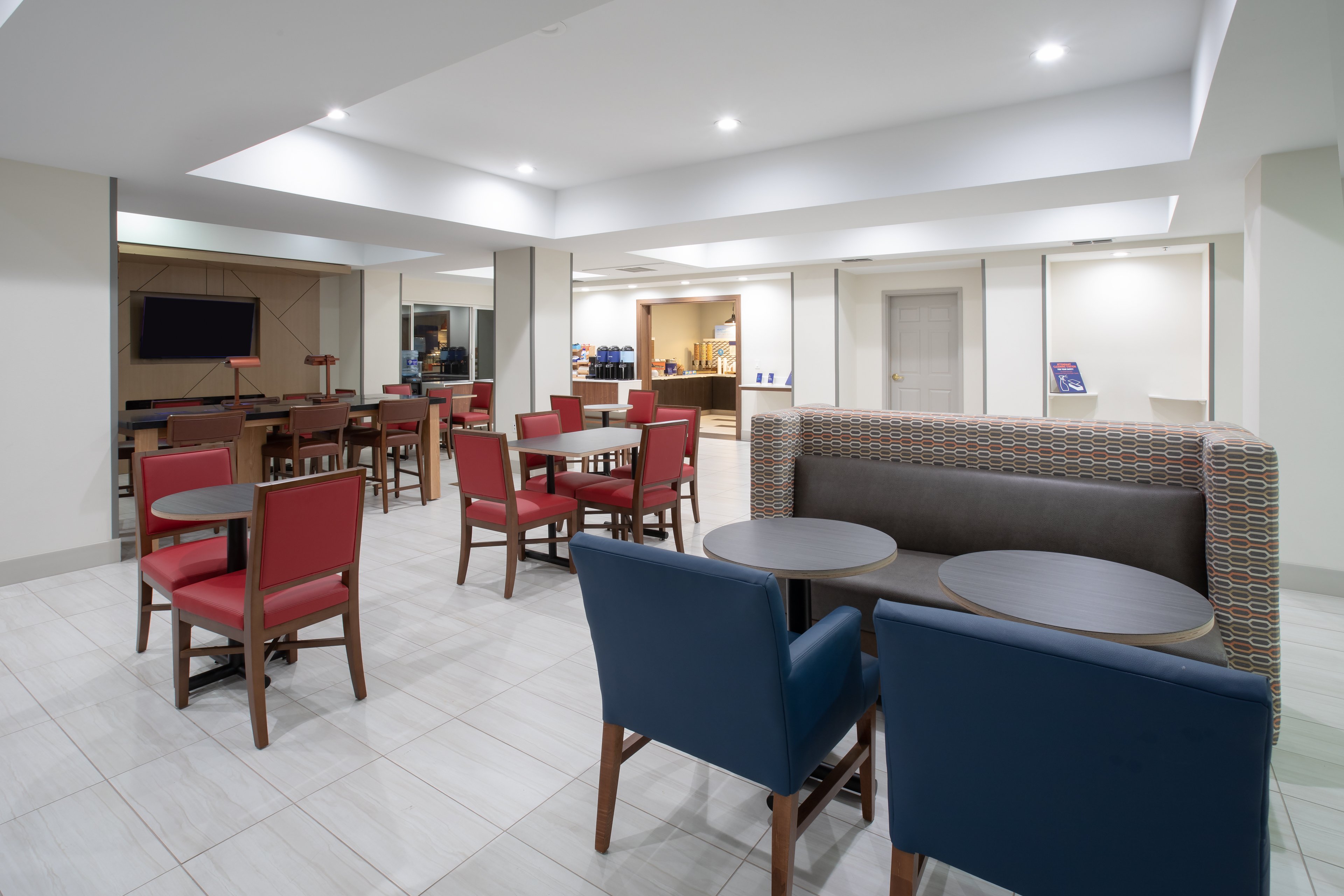 HOLIDAY INN EXPRESS YREKA - SHASTA AREA 40/52
