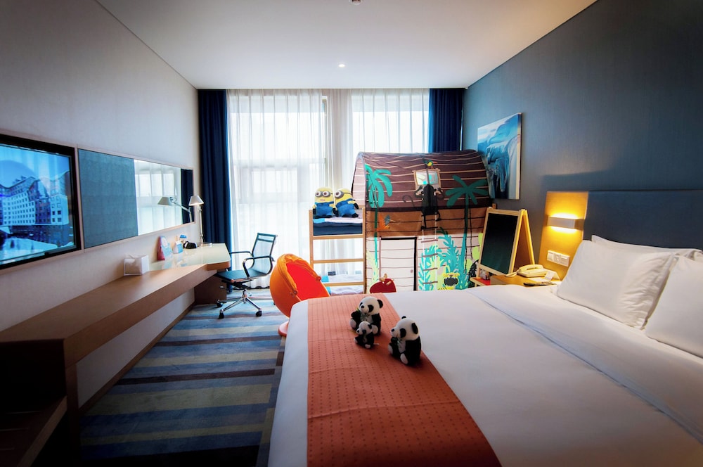 HOLIDAY INN EXPRESS LESHAN CITY SQUARE 13/43