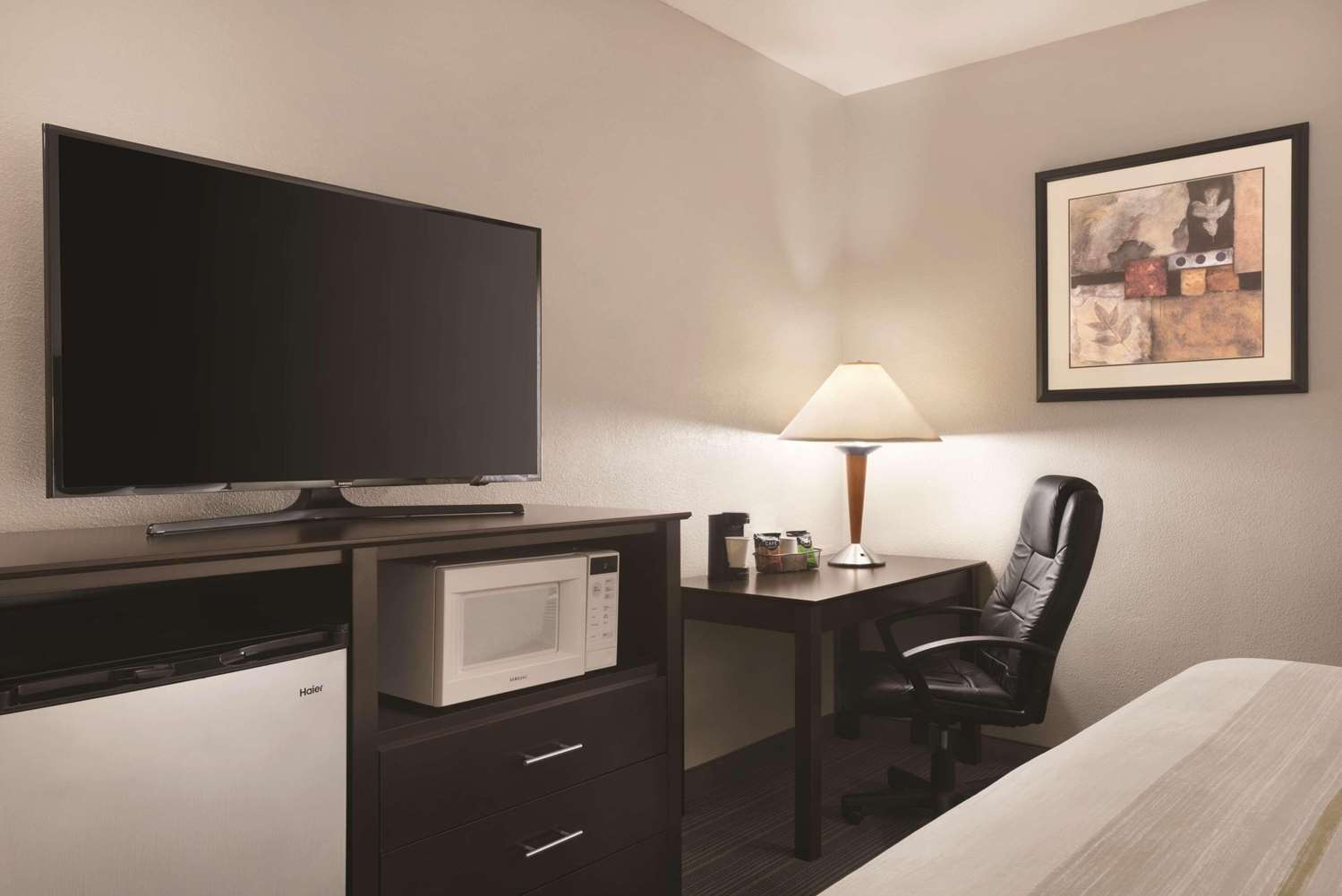 Country Inn & Suites by Radisson Indianapolis East 36/42