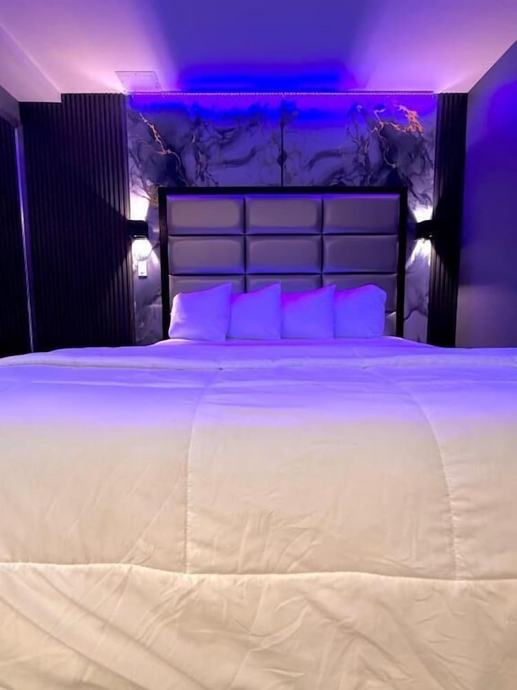Umbrella Hotel 6/21