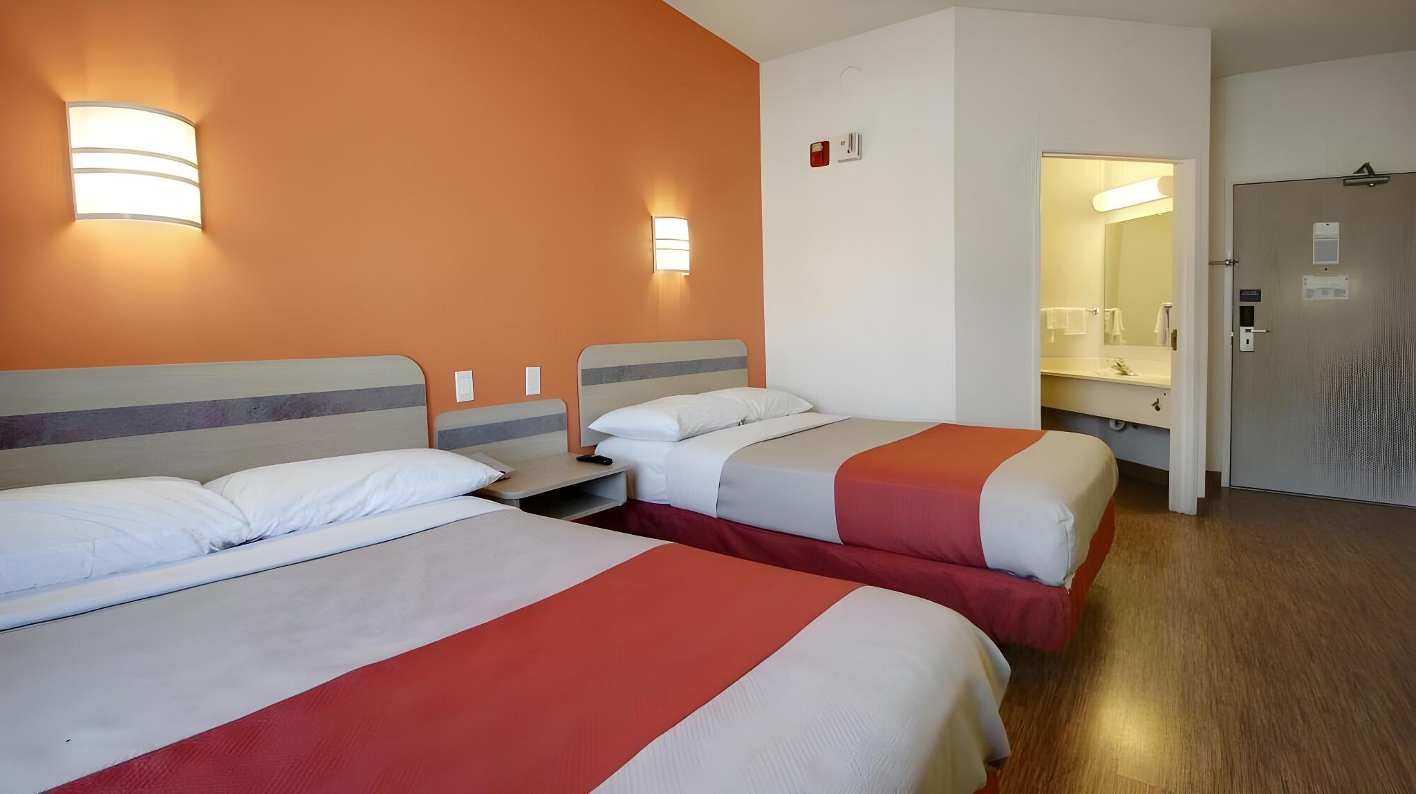 2 Full Beds