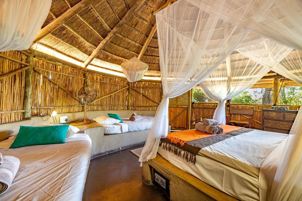 Umlani Bushcamp - Lodge 15/50