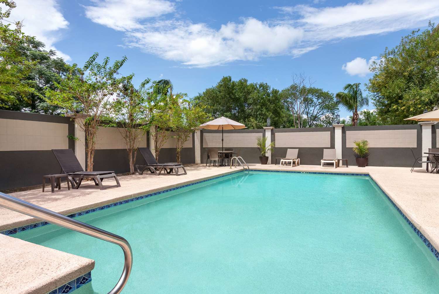 La Quinta Inn & Suites by Wyndham Brownsville North 23/27