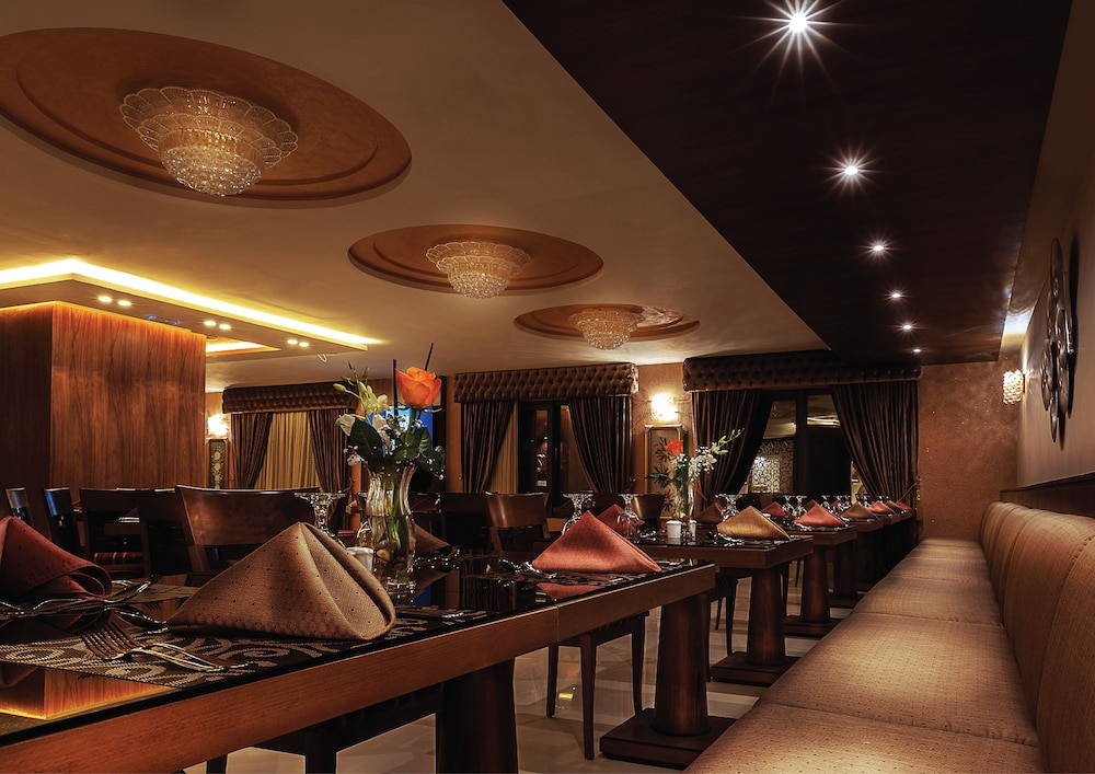 Seven Roses Hotel 38/49