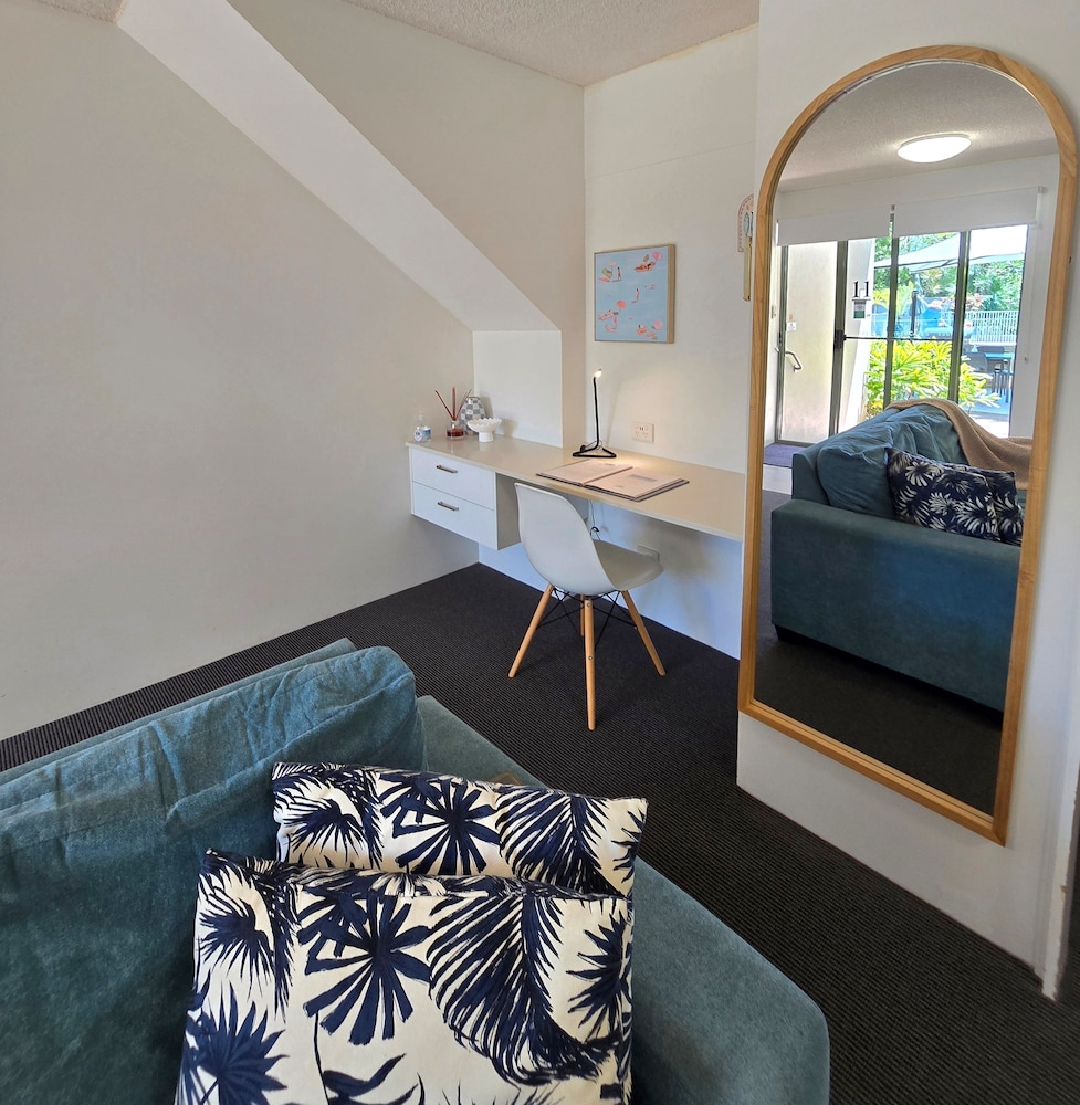 NOOSA RIVER RETREAT 11/23