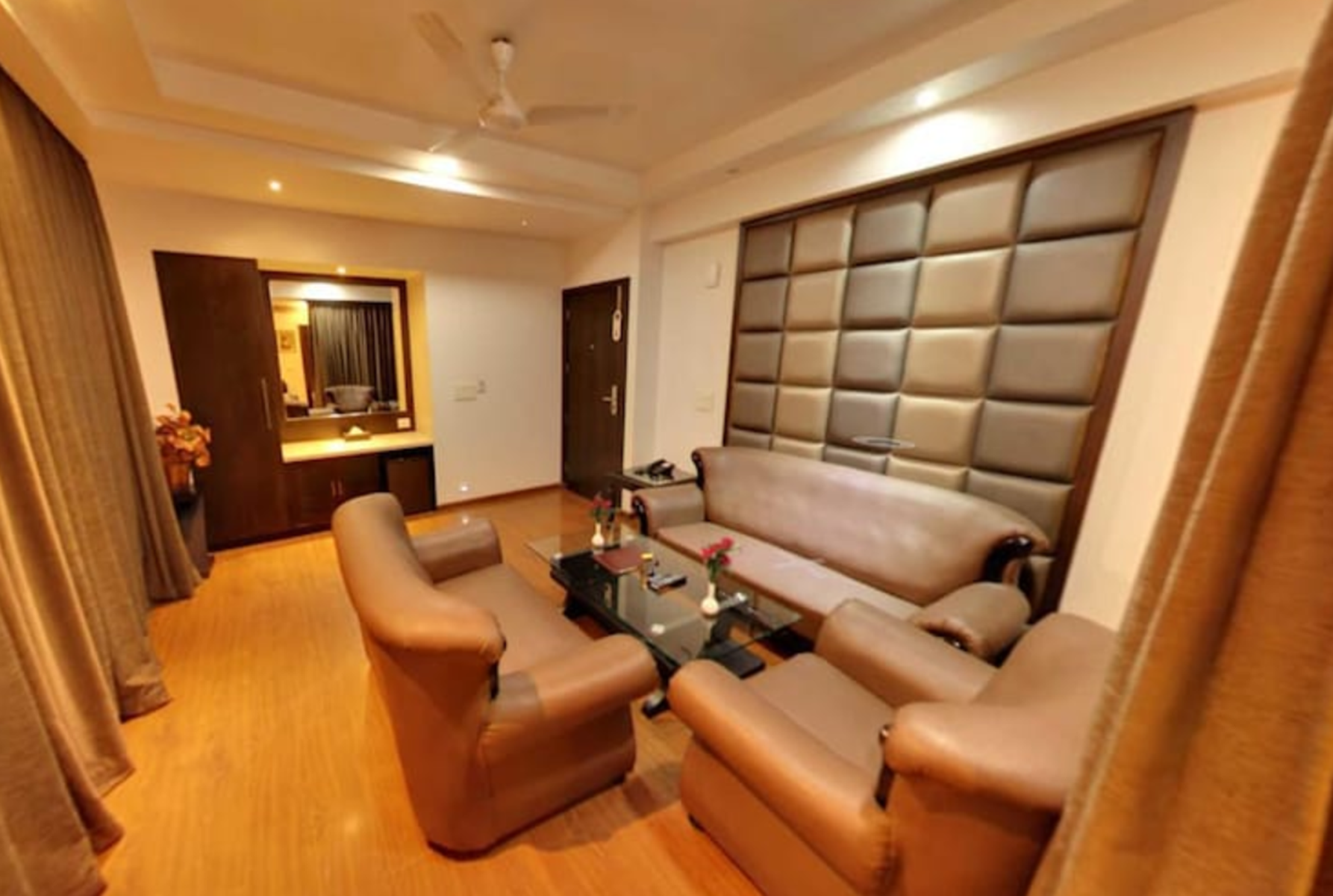 Hotel Royale Ambience 16/32
