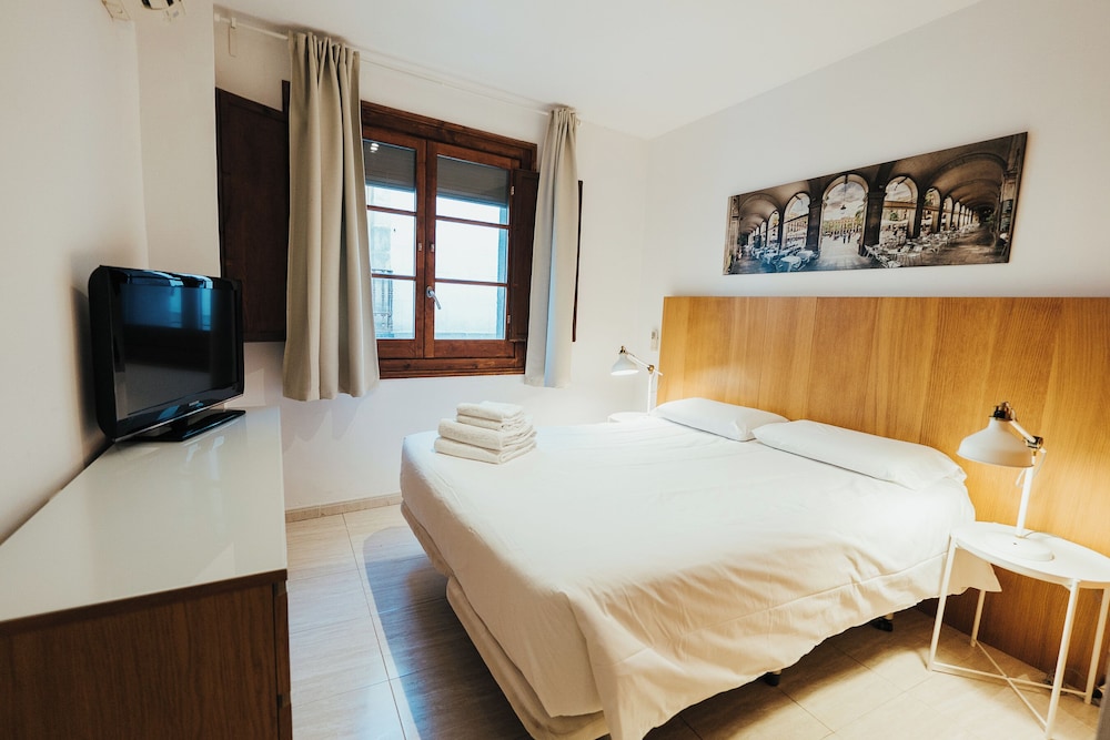 4 BEDROOMS, TOWER, FAMILY, APARTMENT, KITCHEN