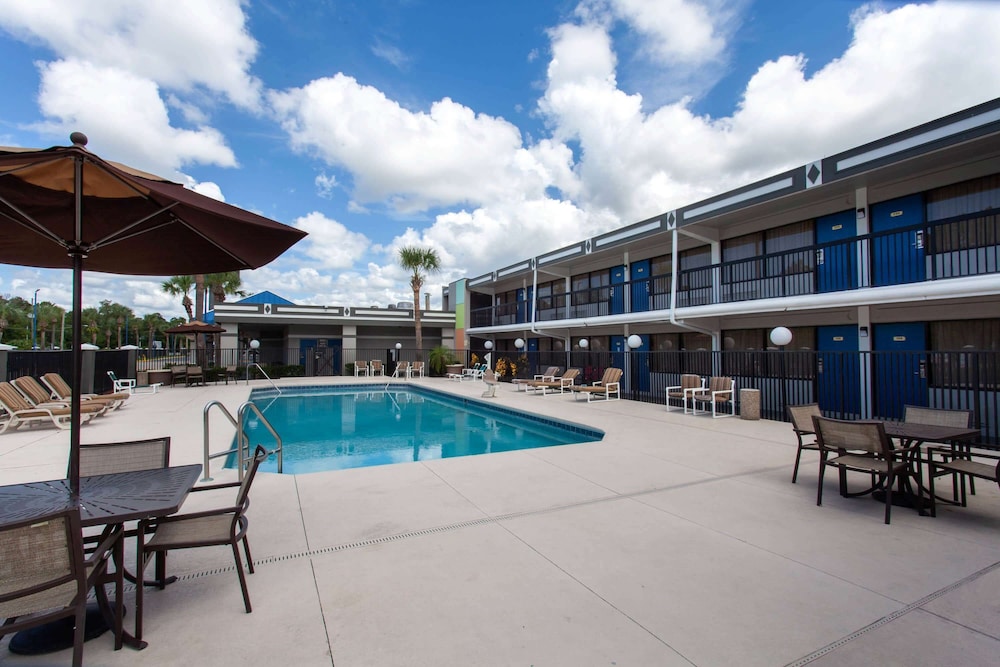 Travelodge By Wyndham Deltona 7/48