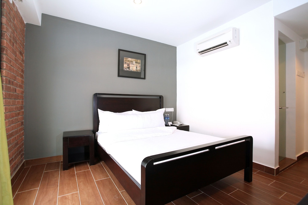 Crossroads Hotel 26/46
