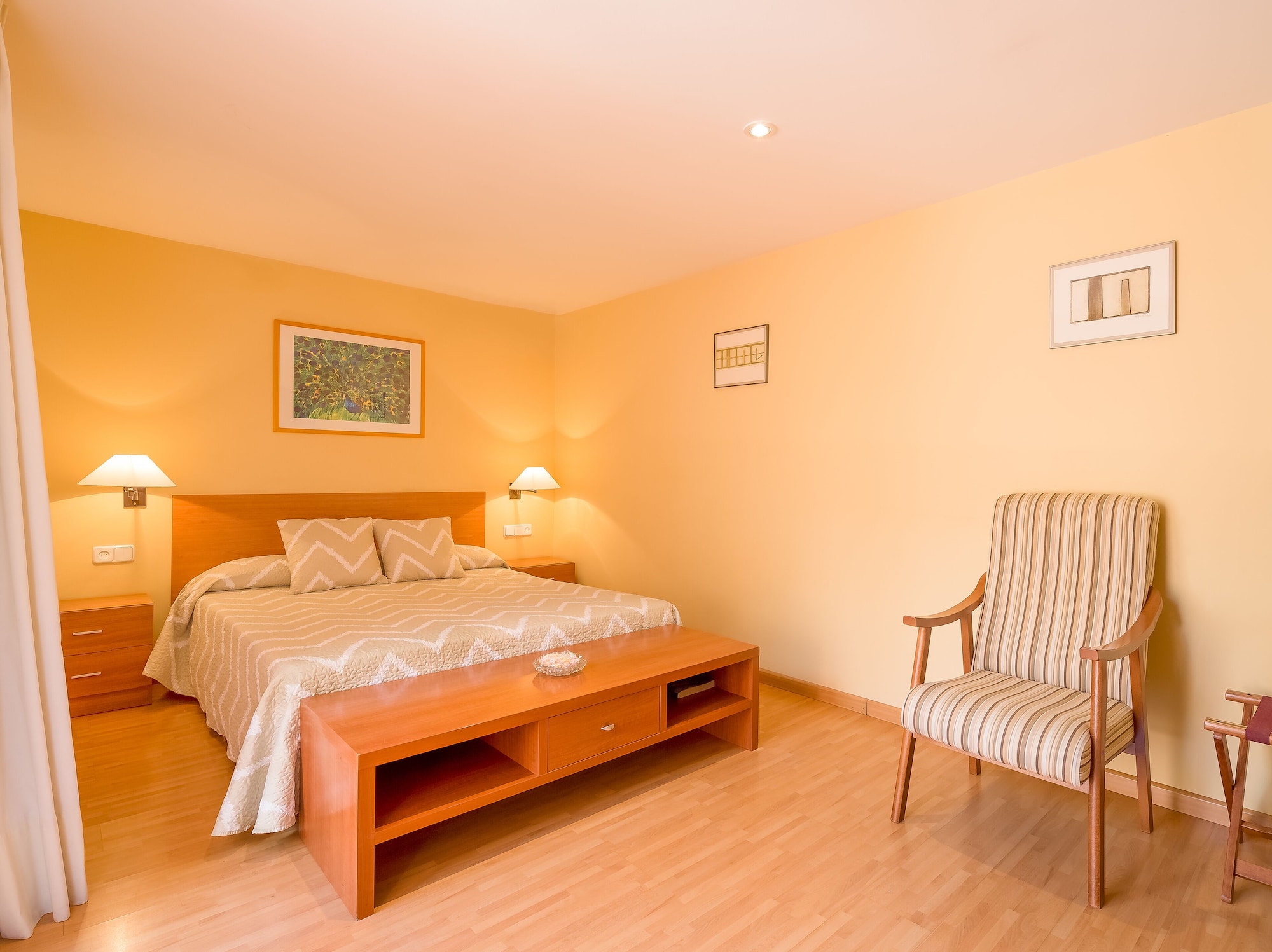 ECONOMY, QUEEN BED, NO ELEVATOR, KITCHEN