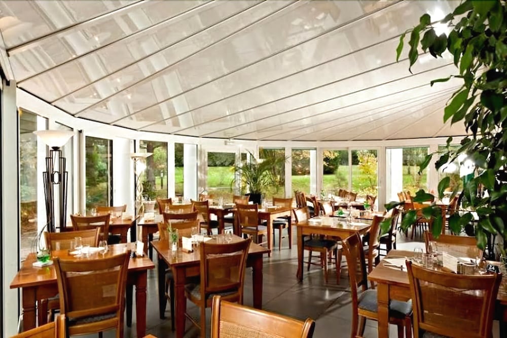 COTTAGE HOTEL 36/50