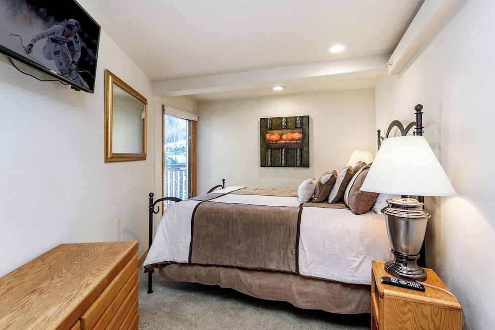 3 Bedrooms, Condo, Gold, 2 Bathrooms