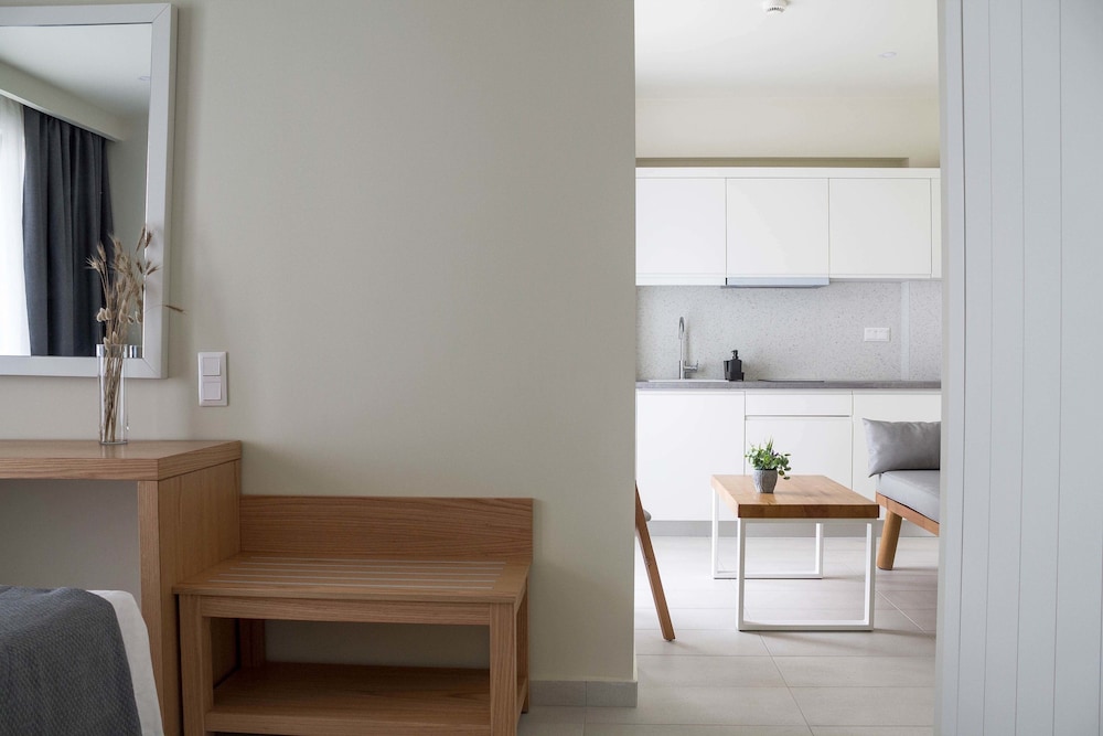 Kyma Suites 42/42
