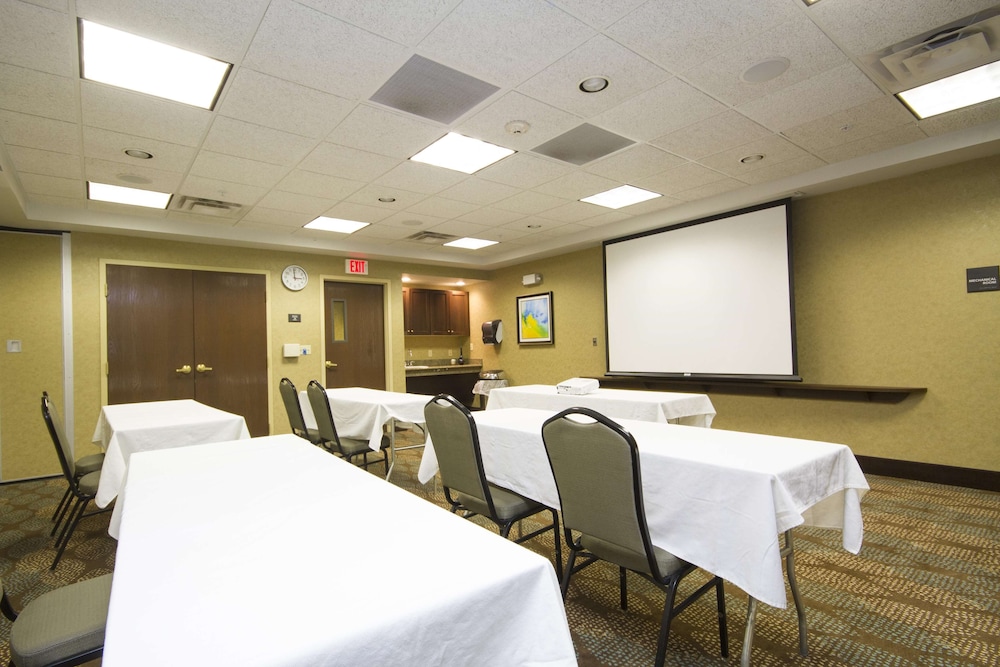 Hampton Inn Marshall, MI 31/40