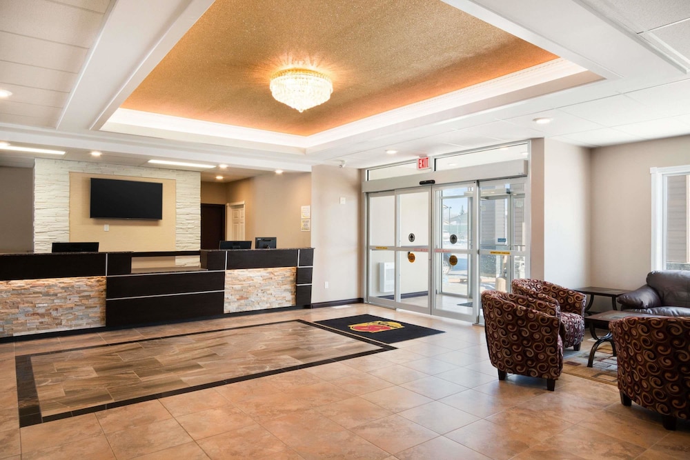 Super 8 by Wyndham Regina 2/33