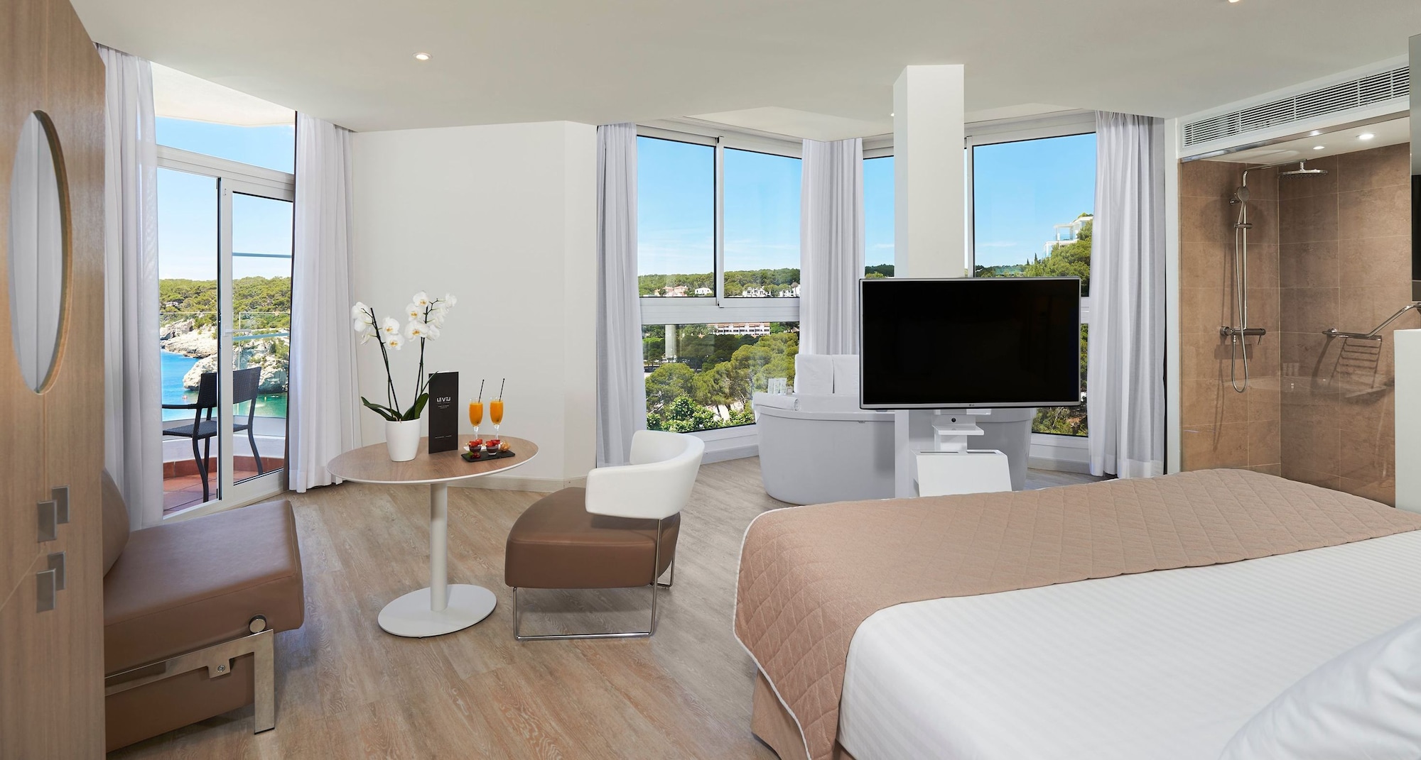 The Level, Junior Suite