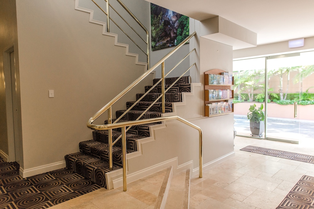 Belmore All-Suite Hotel 33/54