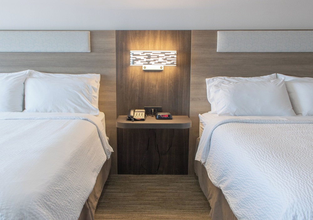 Standard, 2 Queen Beds