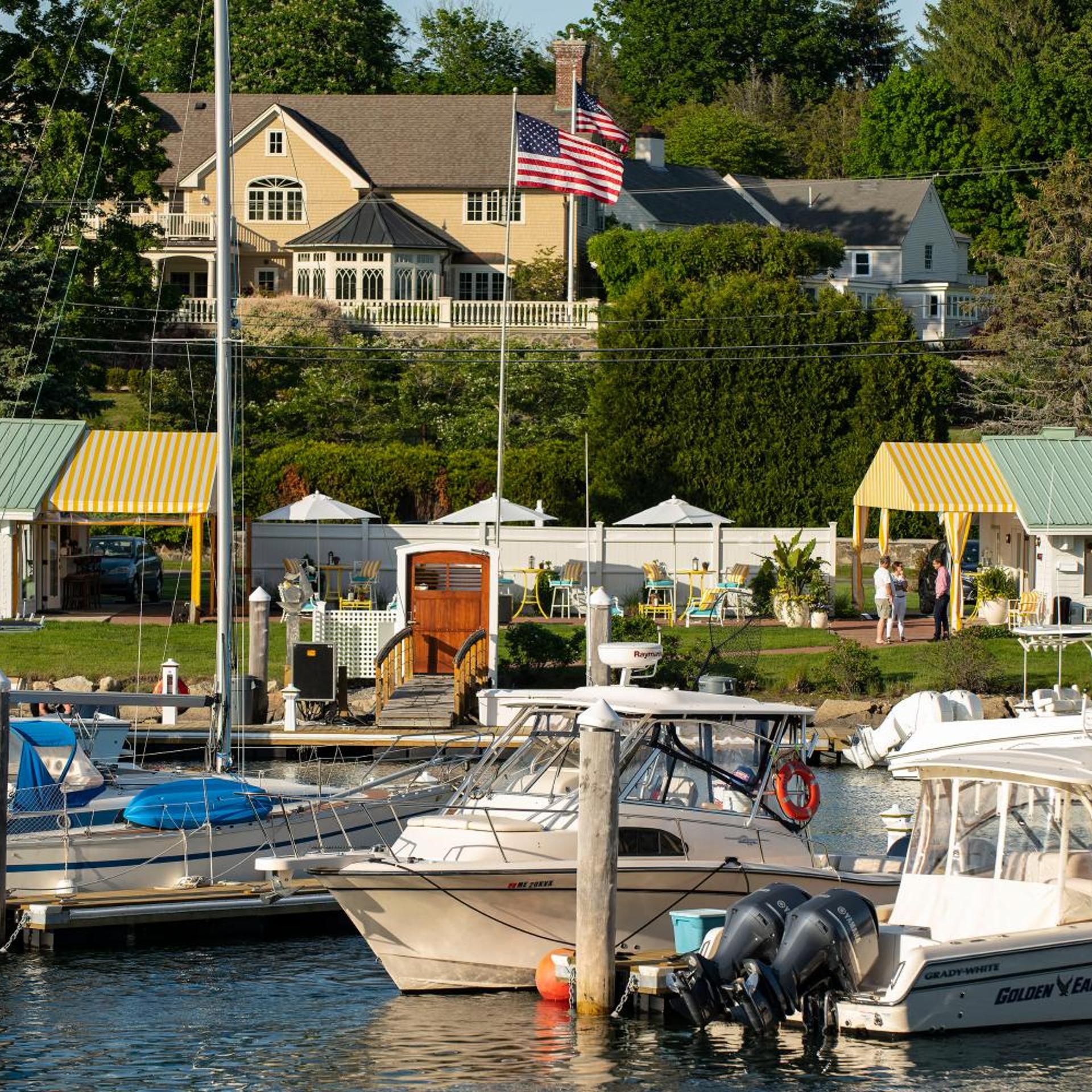 Yachtsman Hotel & Marina Club 49/60