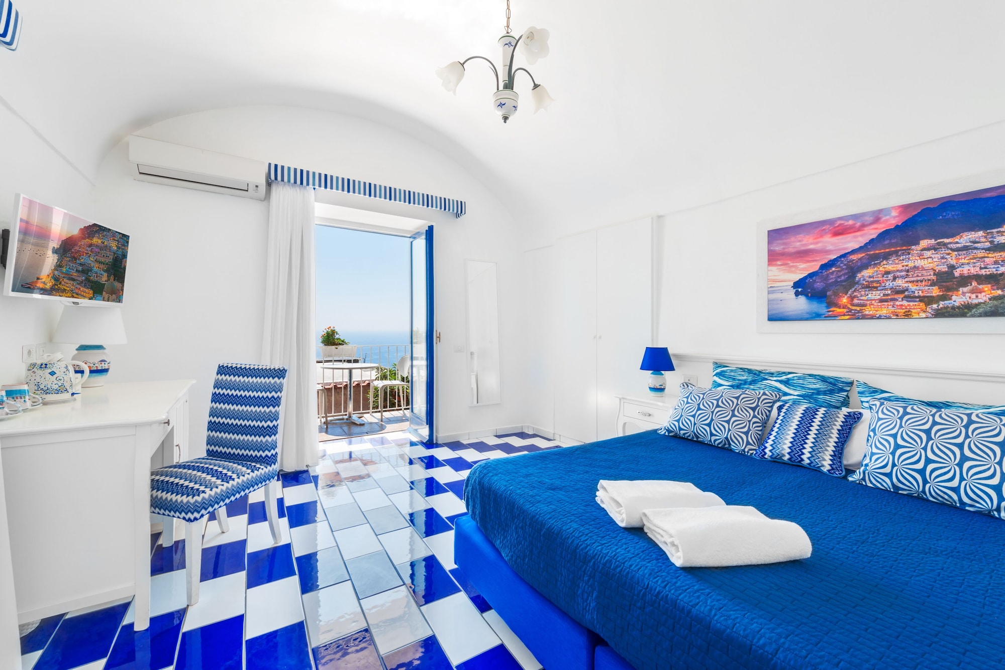 Economy, Double Bed, External Bathroom