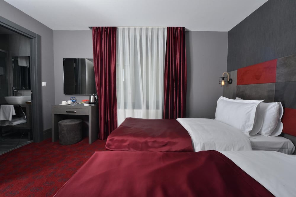 A11 Hotel 12/48