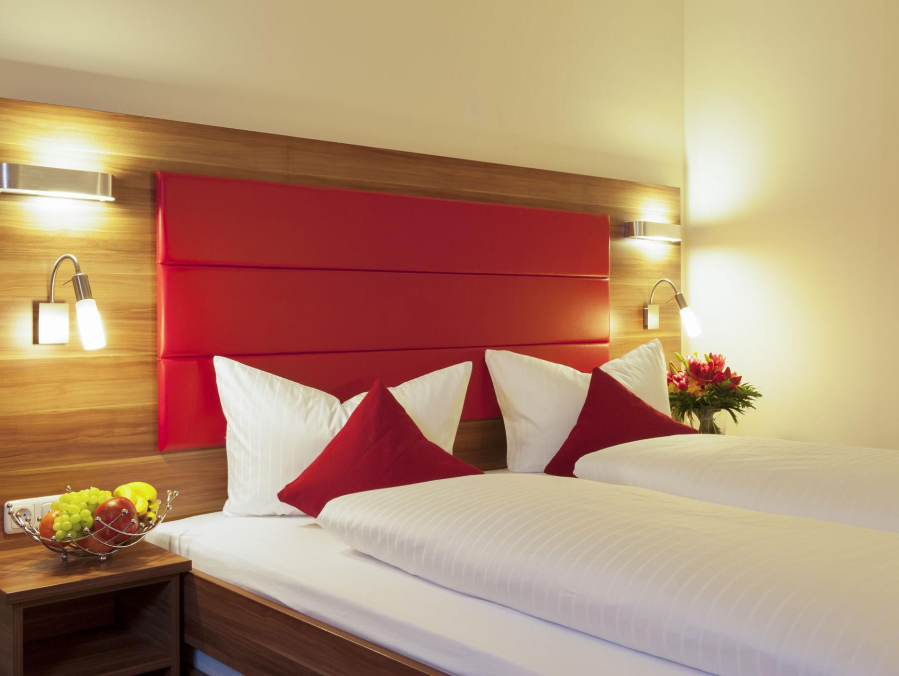 DELUXE, DOUBLE BED