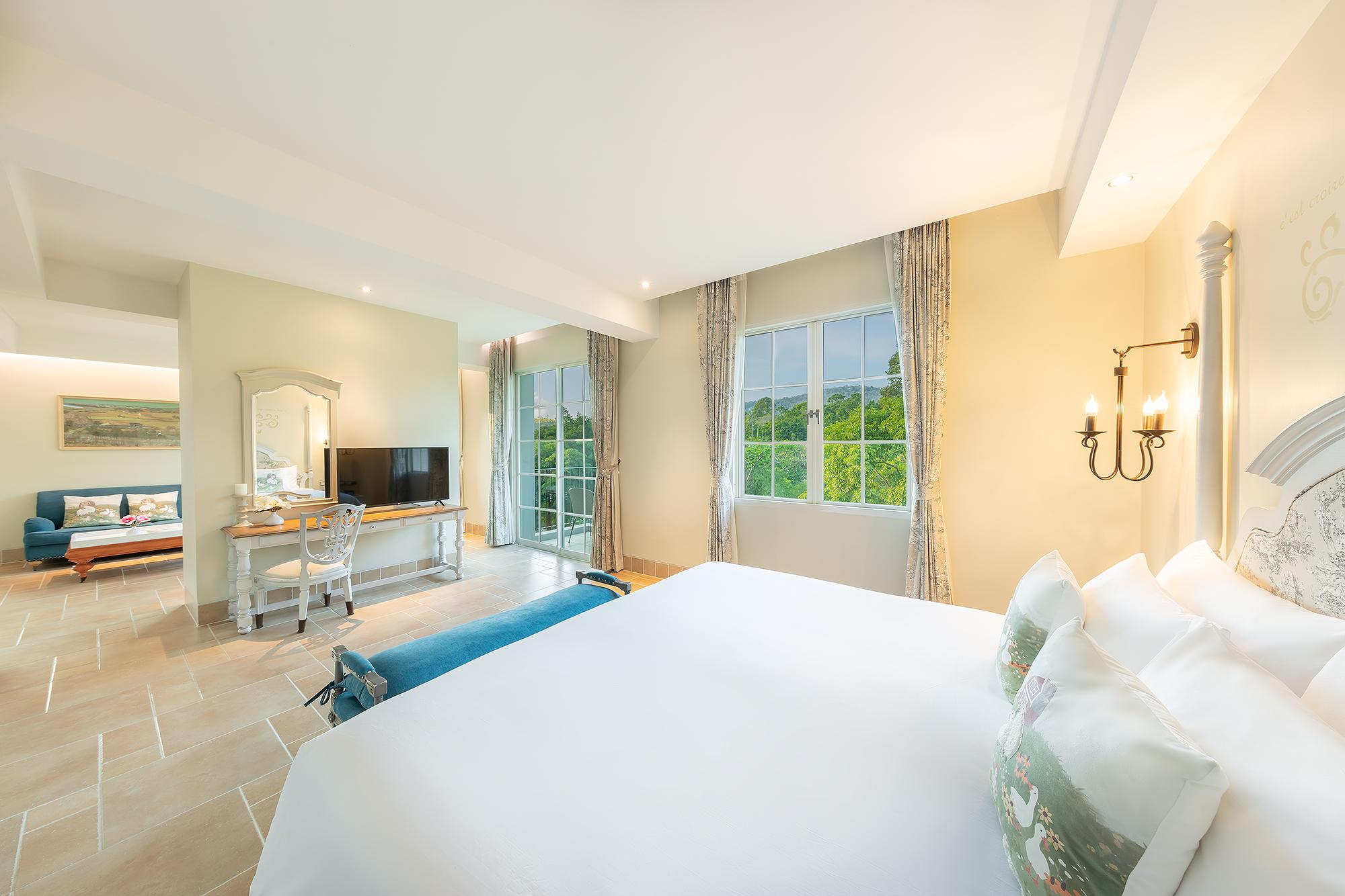 SUITE, BATHTUB