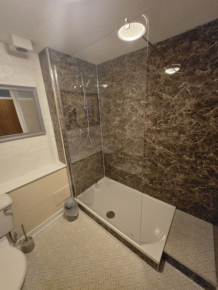 The Millcroft Hotel 46/50