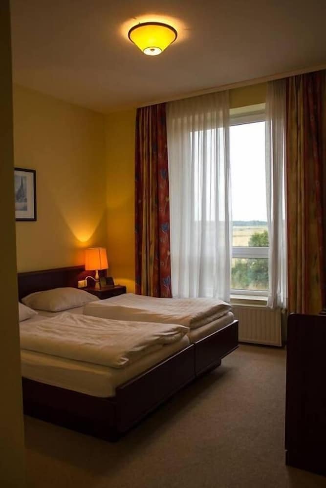 Erbenholz Hotel and Restaurant 7/40