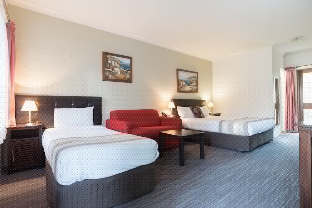 Sanctuary Resort Motor Inn 6/30