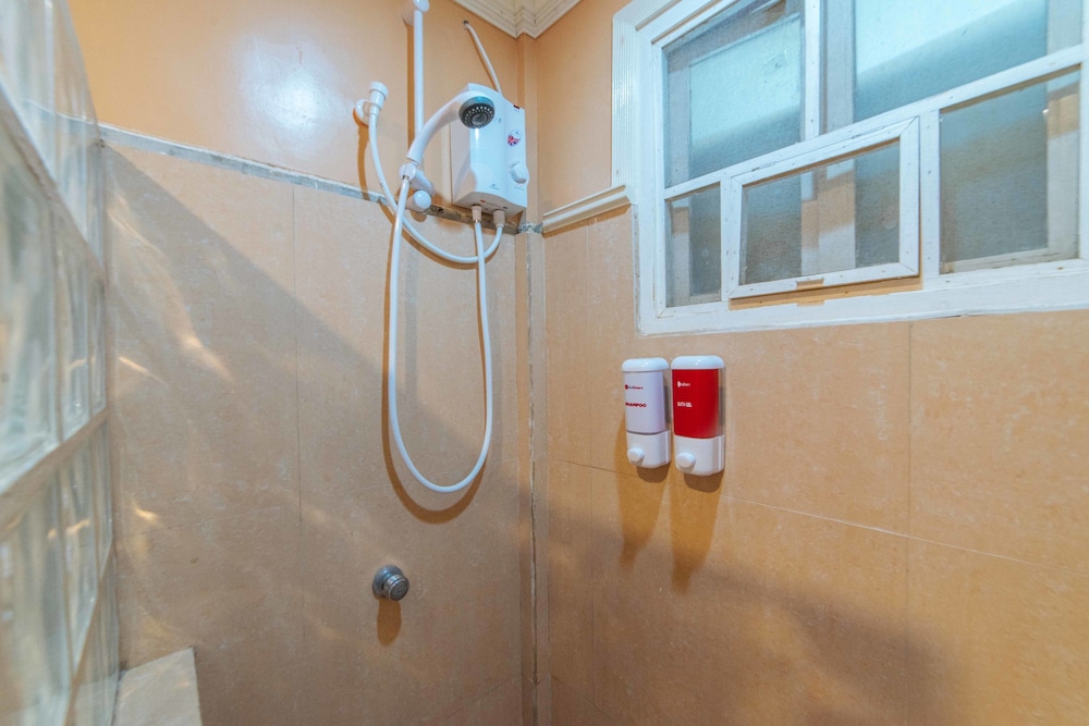 RedDoorz Plus @ Starhomes Olivianville 30/30