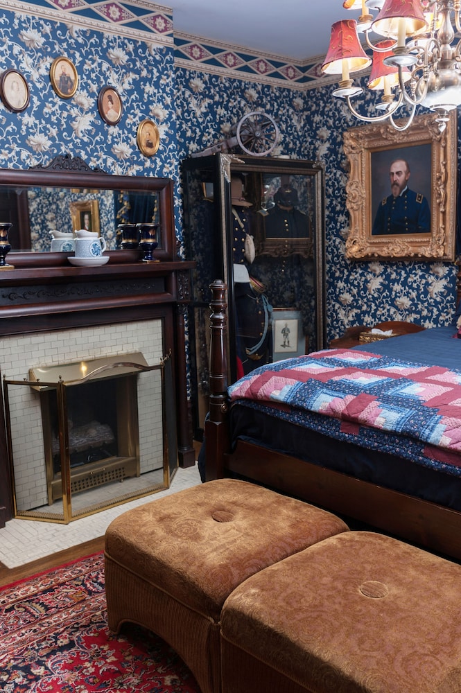 South Broadway Manor Bed and Breakfast 23/72