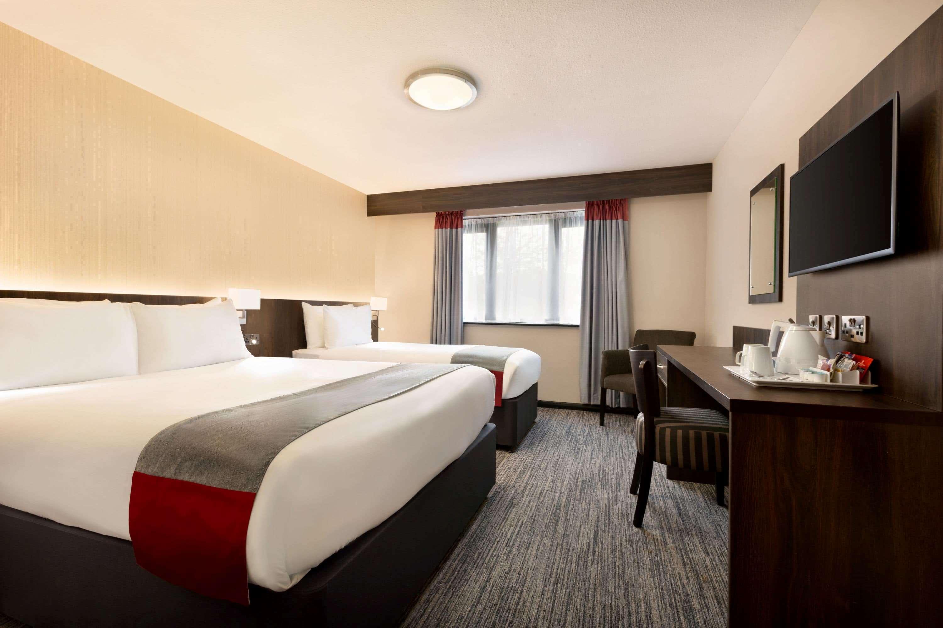 ROOM, TWIN BEDS