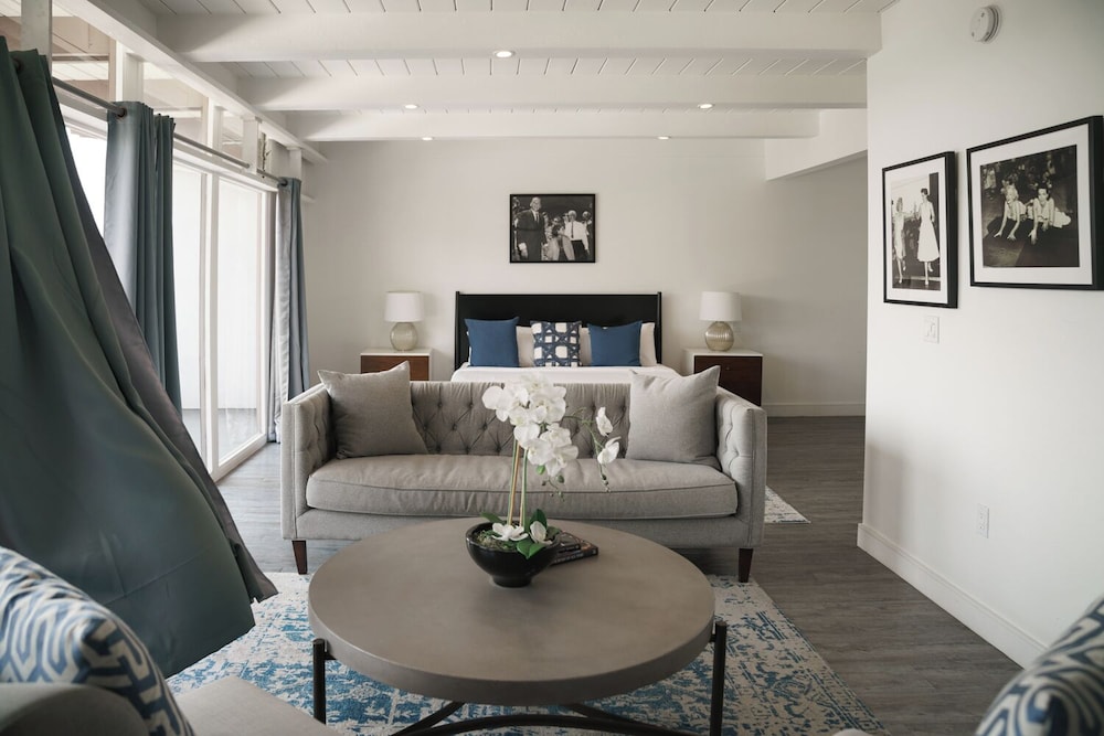 Hollywood Hills Hotel 37/55