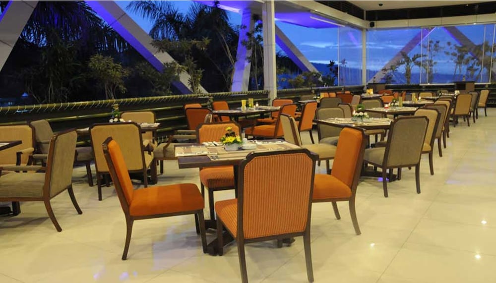 Palace Hotel Cipanas 19/39