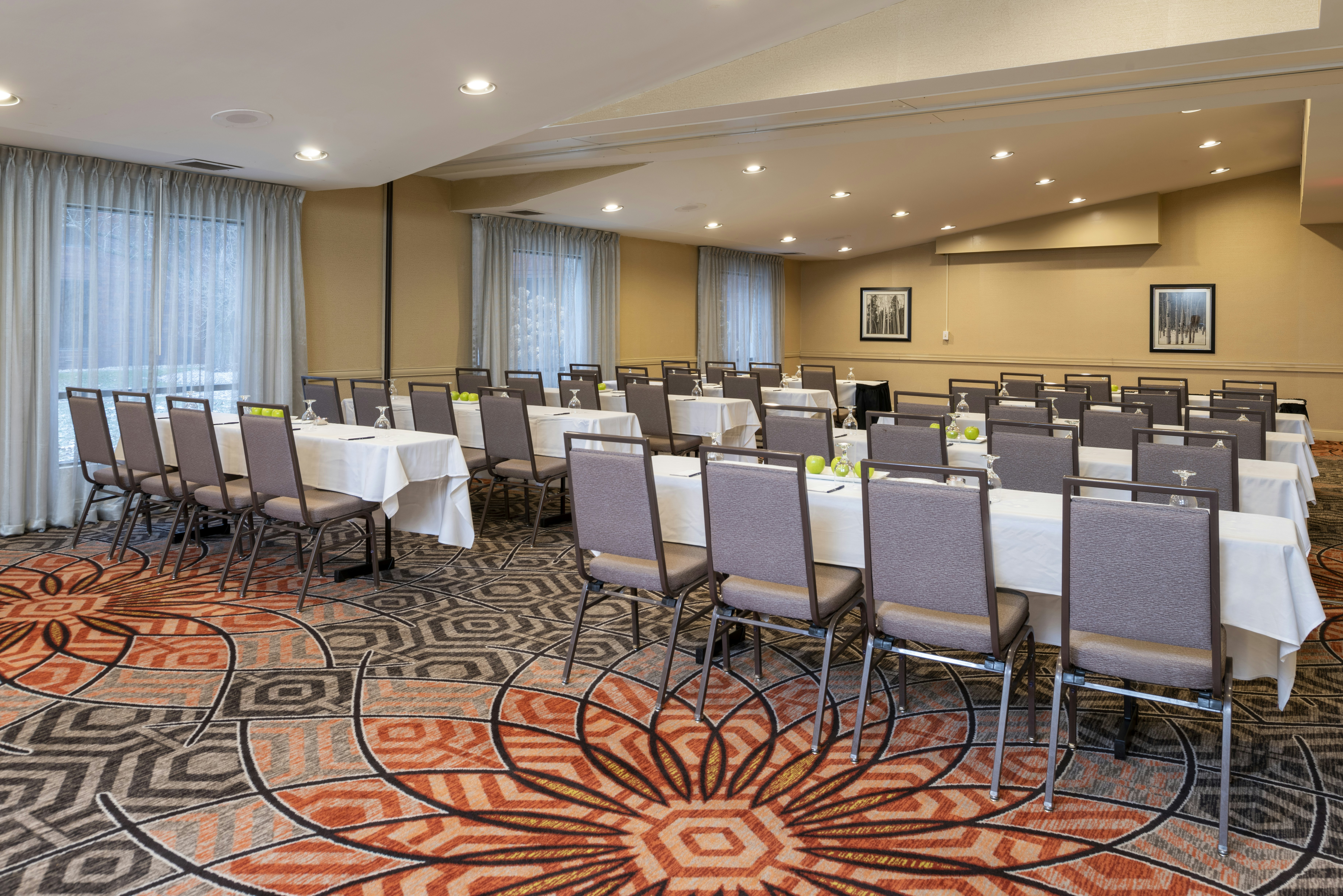 Doubletree By Hilton Hotel Grand Rapids Airport 47/53