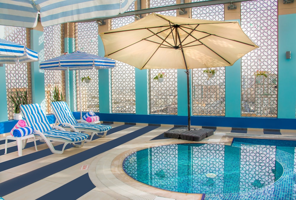 swimming pool spa