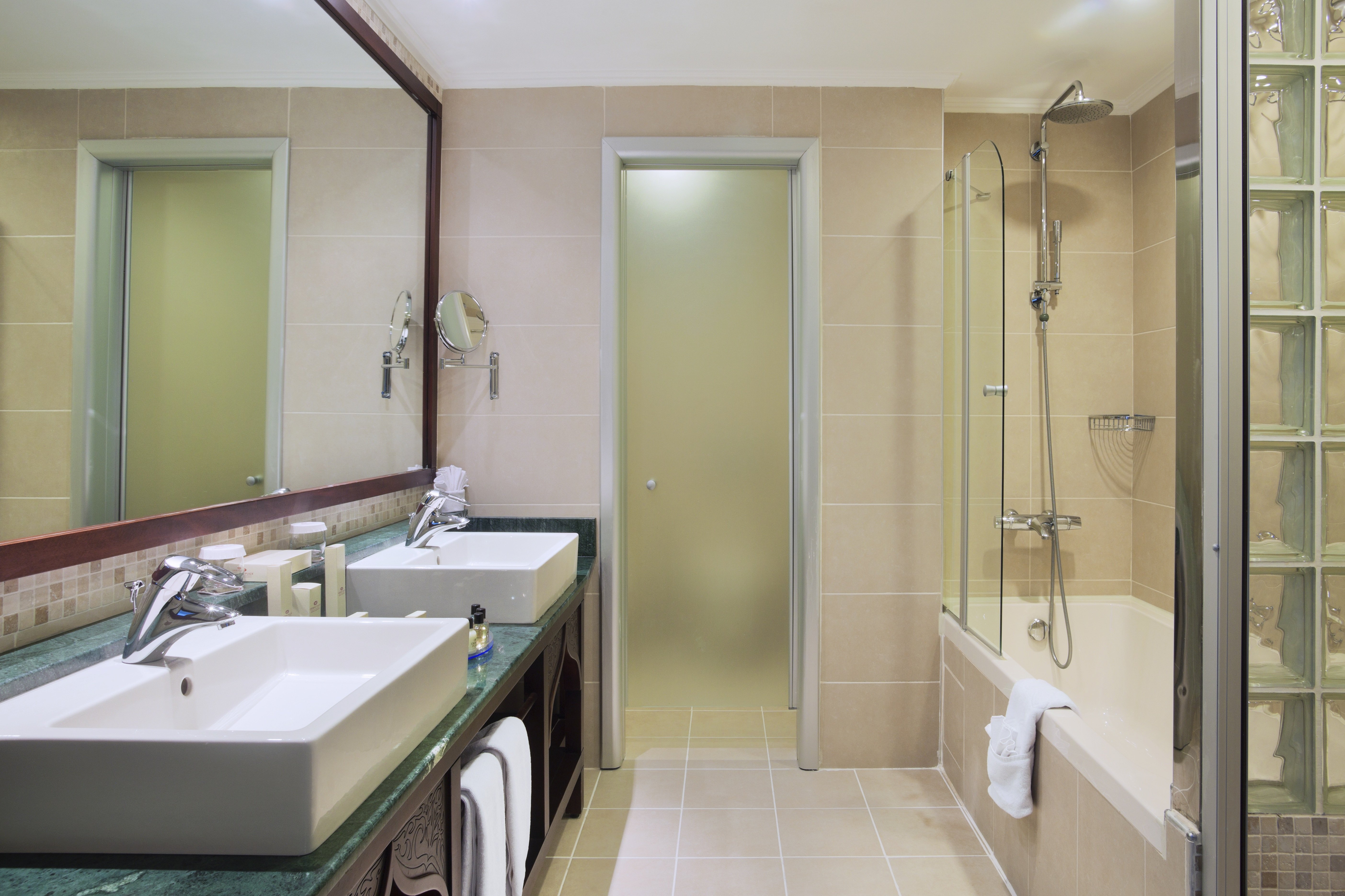 Crowne Plaza Antalya 82/83