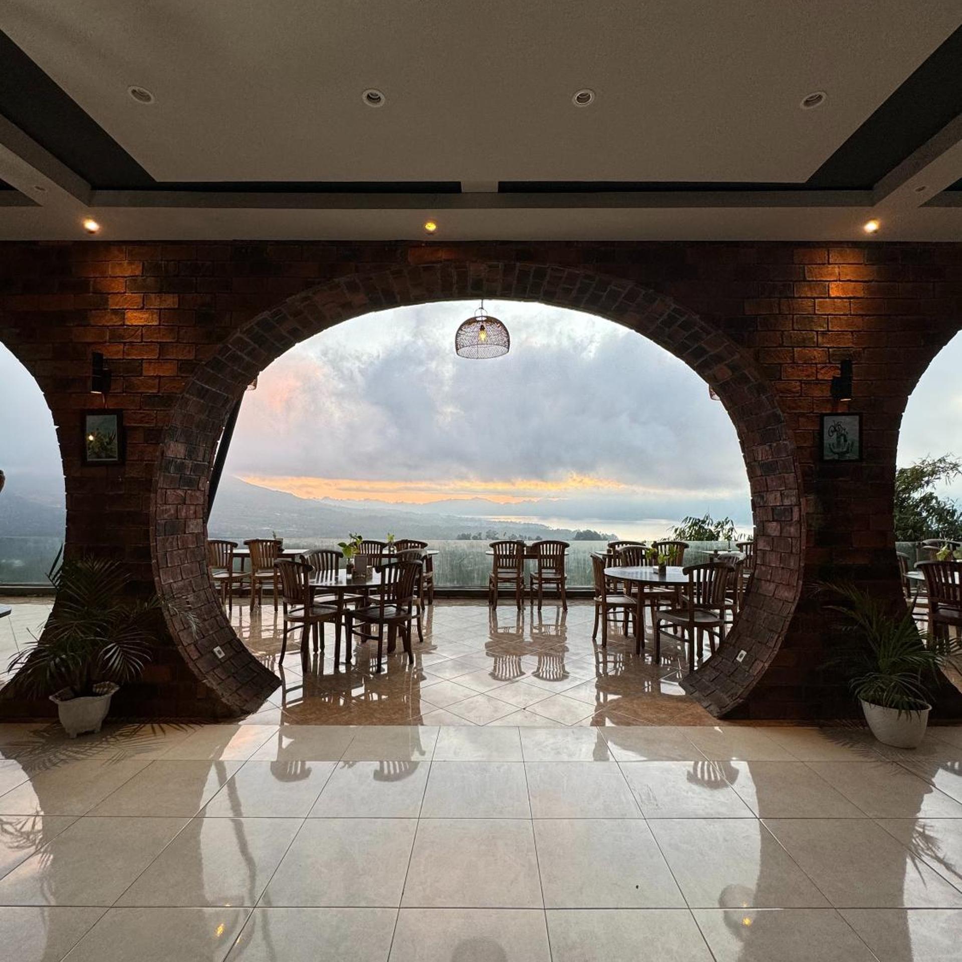 Caldera Hotel & Restaurant 20/50