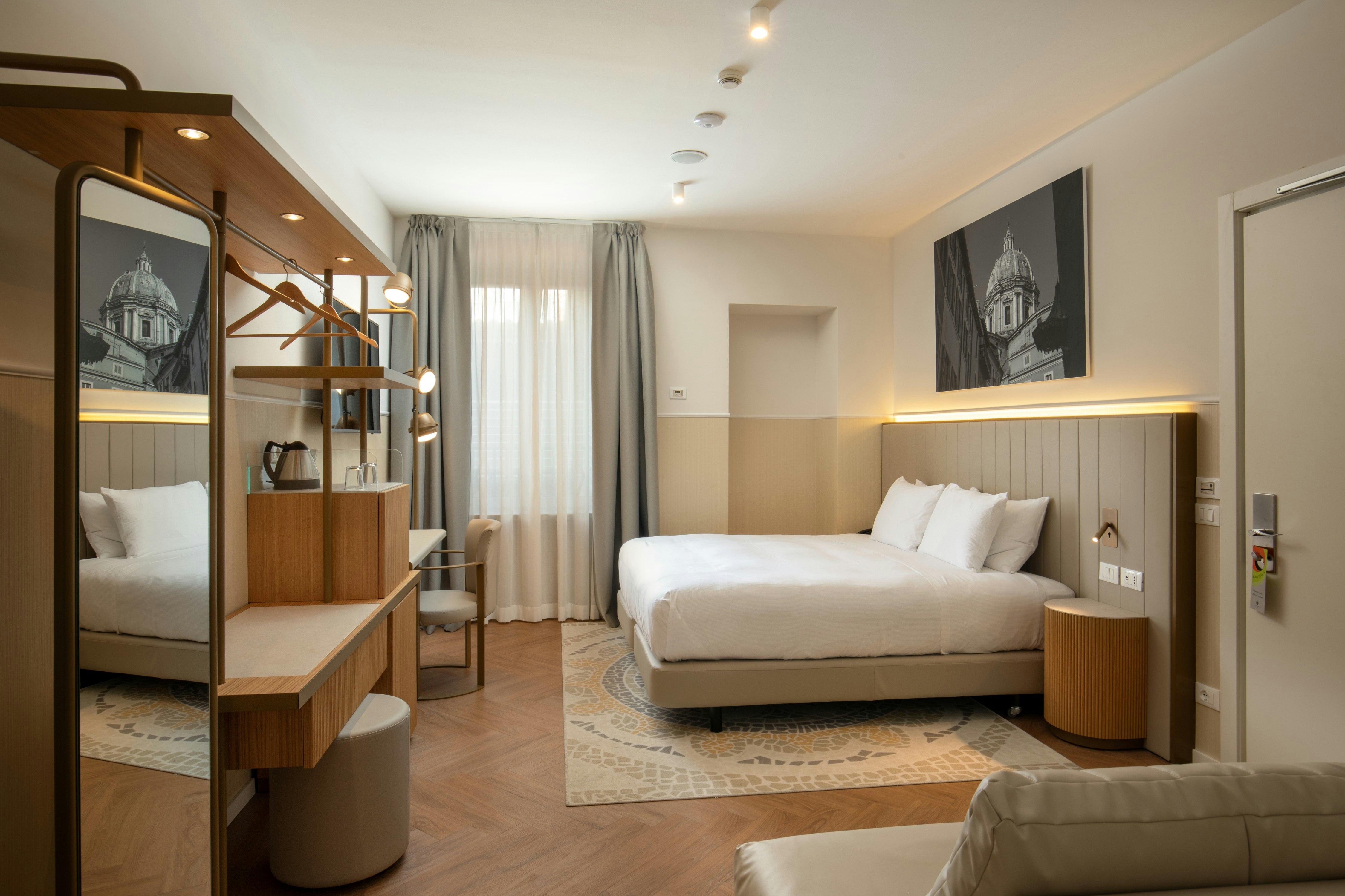 SUPERIOR, KING BED, SOFA