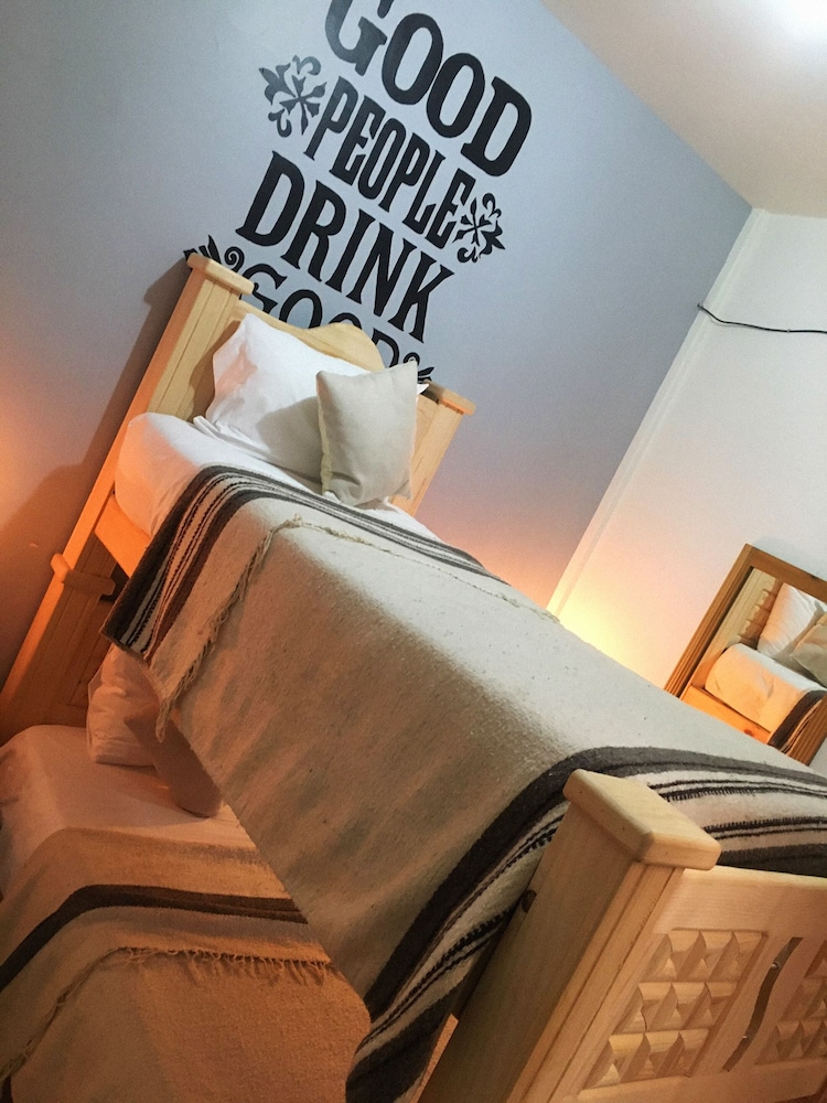 Mala Vecindad Beer Hotel 30/56