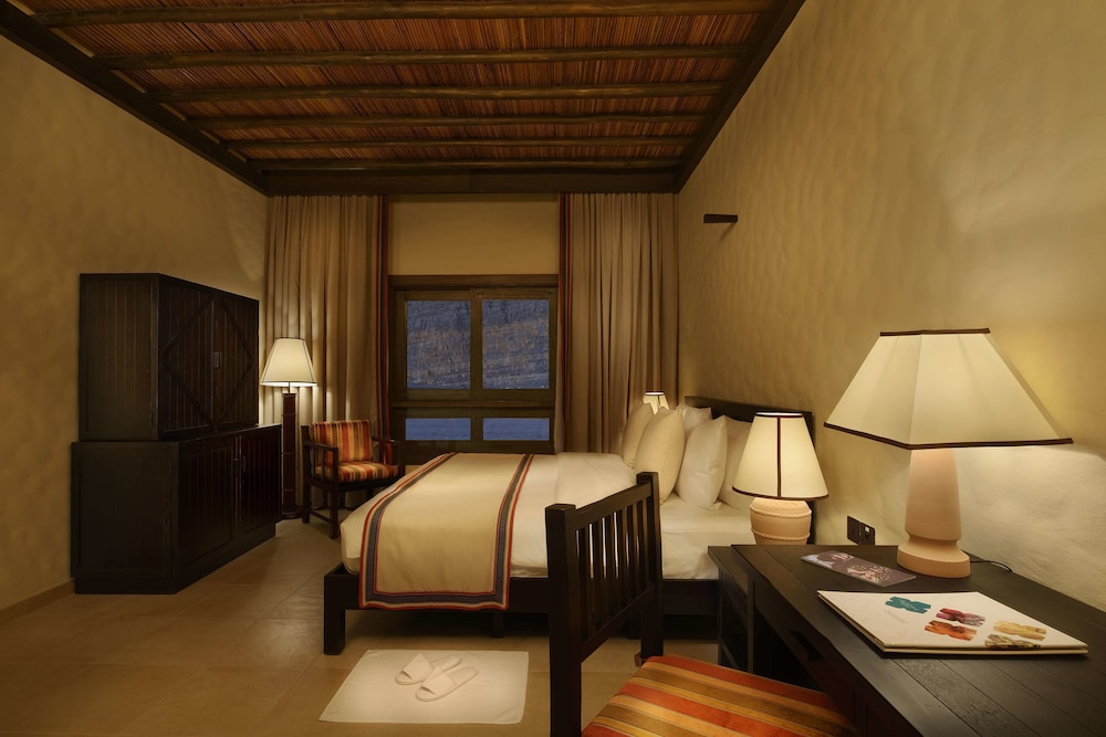 Azimut Hotel Musandam 32/68