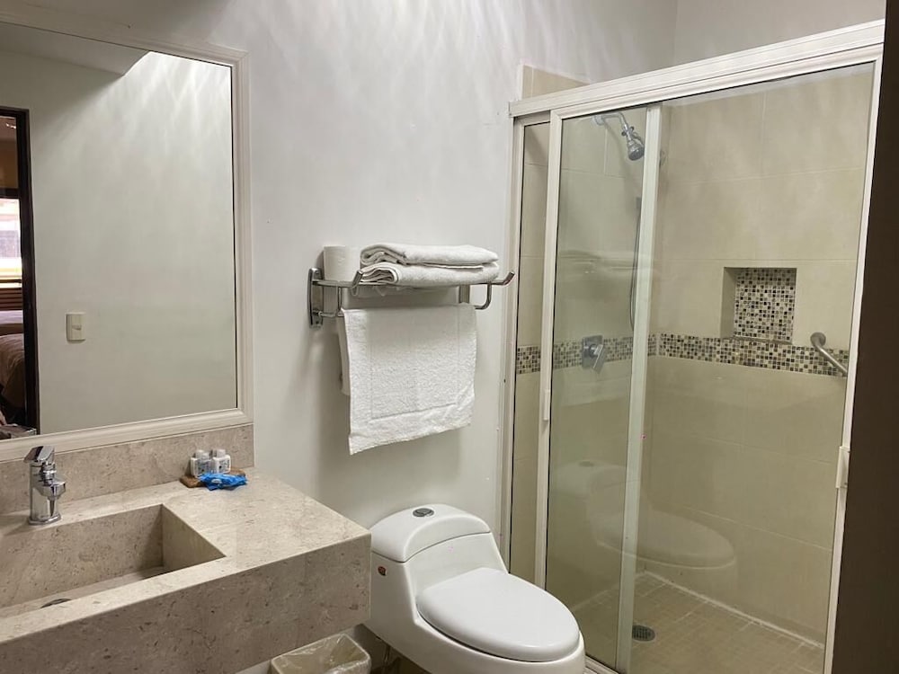 Hotel San Ignacio Inn 40/40