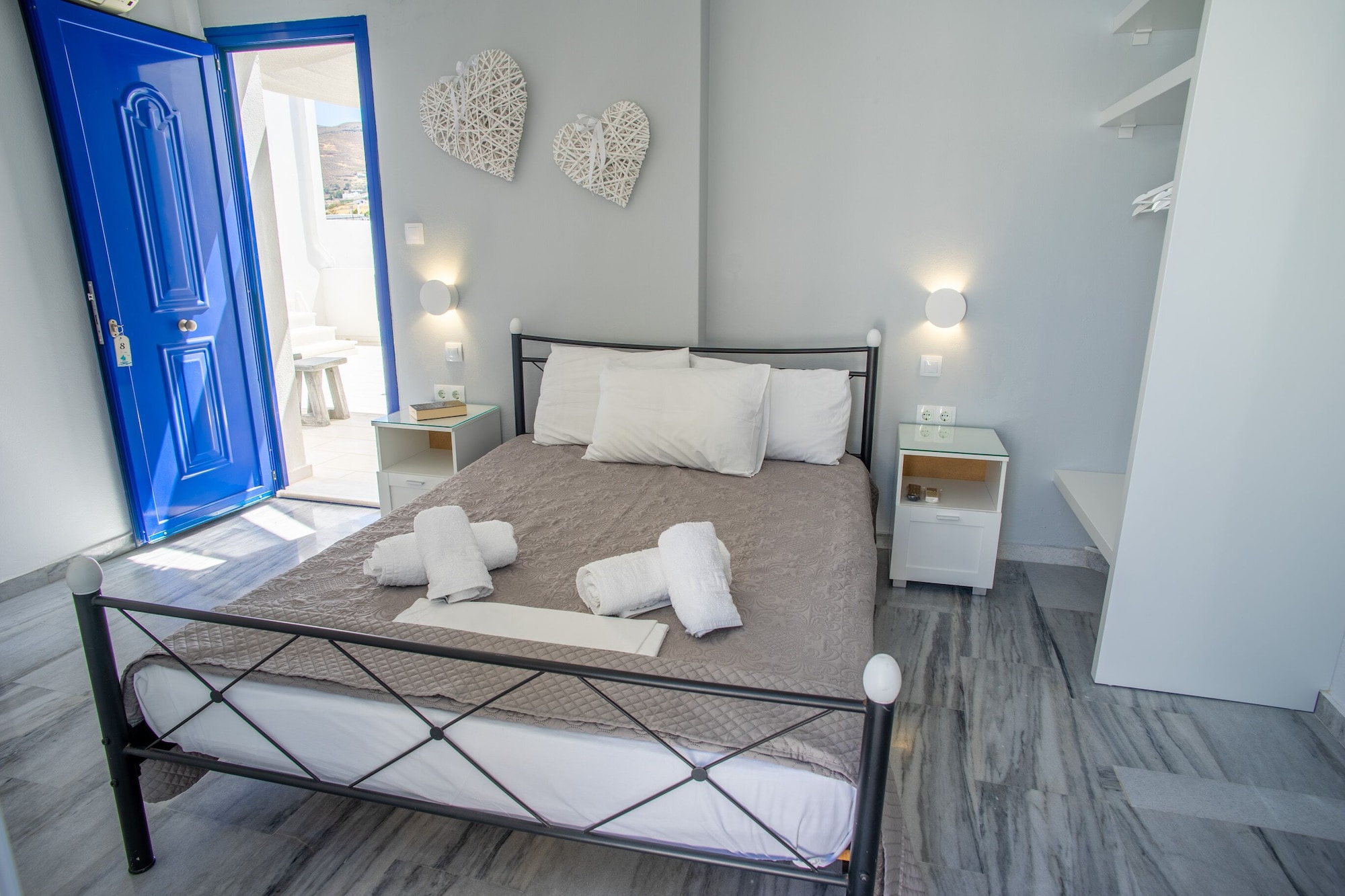 SUPERIOR, APARTMENT, DOUBLE BED